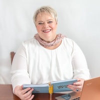 Nicole Johnstone Nicole Johnstone